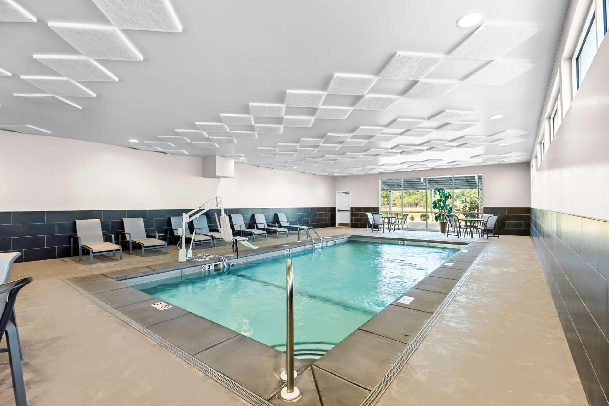 Best Western Plus Bolivar Hotel & Suites Екстер'єр фото