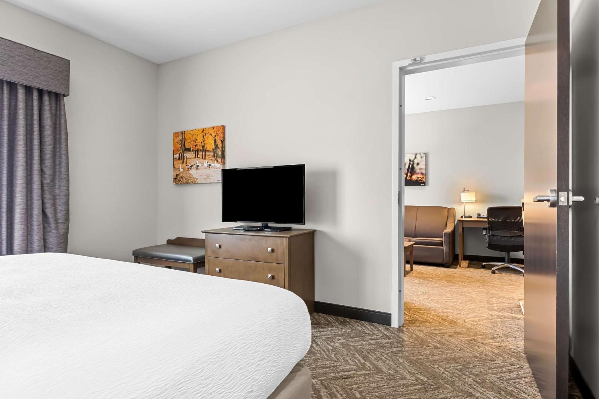 Best Western Plus Bolivar Hotel & Suites Екстер'єр фото