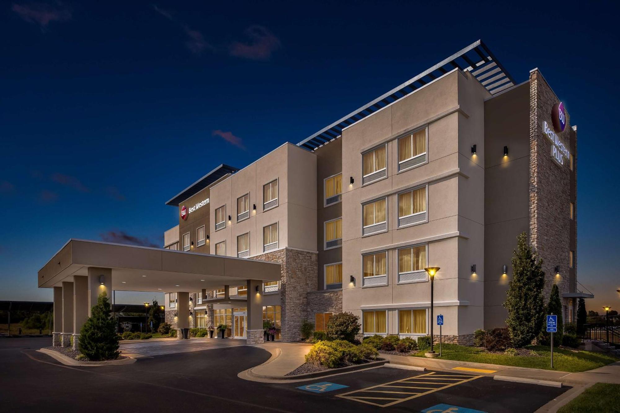 Best Western Plus Bolivar Hotel & Suites Екстер'єр фото